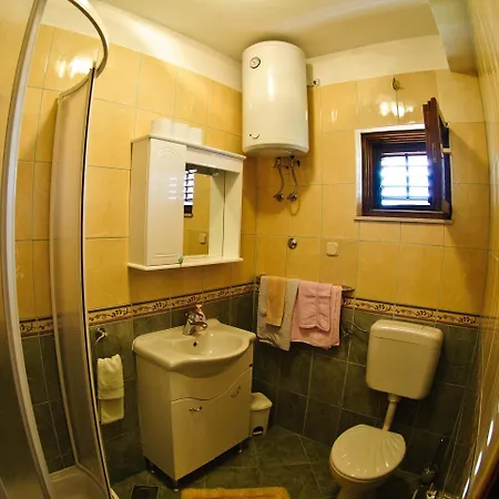 بيت ضيافة House Iliskovic هفار
